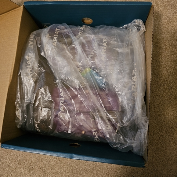 Brand new Ariat Kids Size 4 boots - Picture 4 of 4